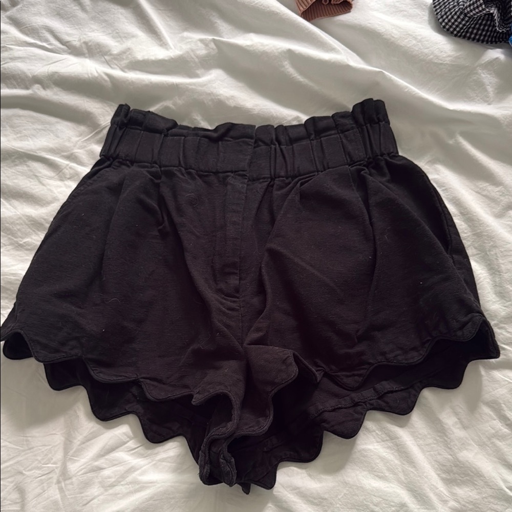 Sea NY size 4 Black Scalloped Women's Shorts